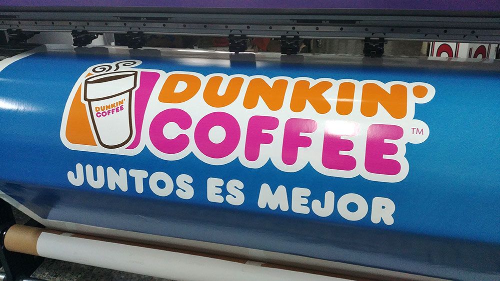 Vinilado escalera Dunkin Coffee en Madrid
