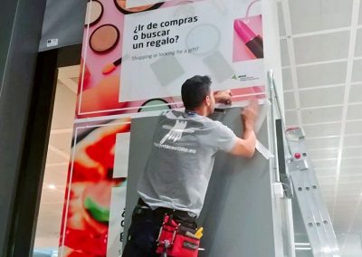 Campaña de publicidad de AENA en el Aeropuerto de Málaga