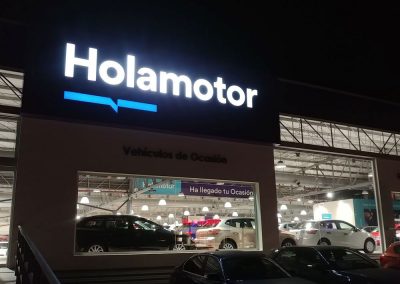 Rótulos, corpóreos con iluminación y vinilos para Holamotor