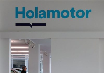 Rótulos, corpóreos con iluminación y vinilos para Holamotor