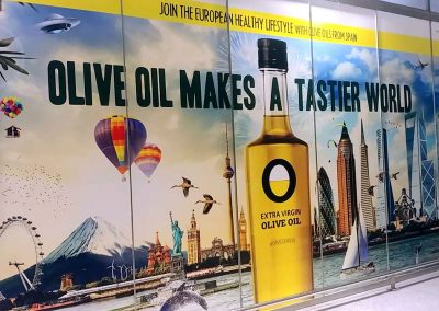 Soportes publicitarios de Olive Oil en el Aeropuerto de Málaga