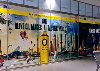 Soportes publicitarios de Olive Oil en el Aeropuerto de Málaga