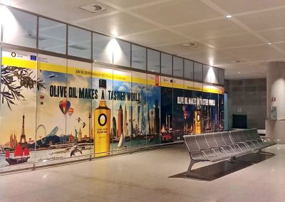 Soportes publicitarios de Olive Oil en el Aeropuerto de Málaga