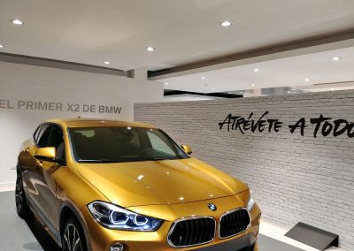 Diseño y montaje del cubo para el BMW X2 en el concesionario de El Viso