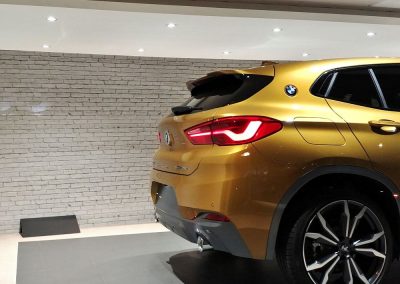 Diseño y montaje del cubo para el BMW X2 en el concesionario de El Viso