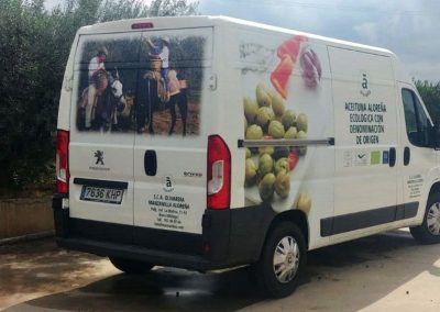 Vinilado de la furgoneta de Olivarera Manzanilla Aloreña