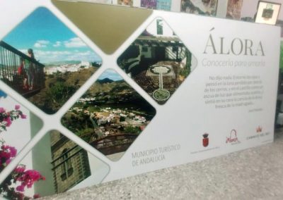 Placas promocionales de Álora en la salida del Caminito del Rey