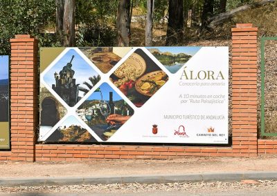 Placas promocionales de Álora en la salida del Caminito del Rey