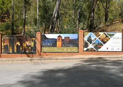 Tótems y placas del Caminito del Rey en Álora