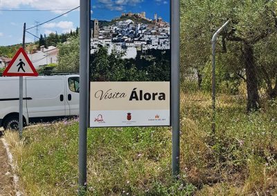 Tótems en la carretera de Álora al Chorro