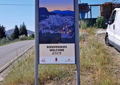 Tótems en la carretera de Álora al Chorro