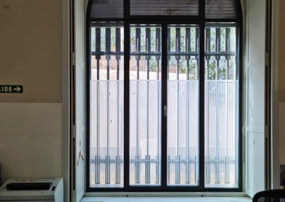 Vinilado ventanas de la sede del Banco de España en Málaga