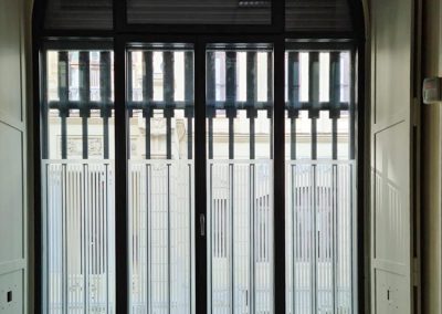 Vinilado ventanas de la sede del Banco de España en Málaga