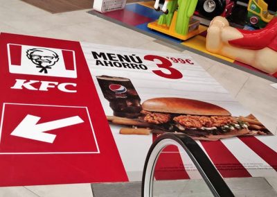 Vinilo de suelo con gráficas de KFC