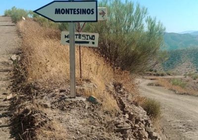 Señalización de los caminos en los alrededores de la Ermita de las Tres Cruces