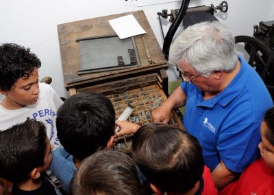 Visita del CEIP El Hacho a Imprenta Castillo