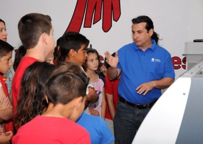 Visita del CEIP El Hacho a Imprenta Castillo