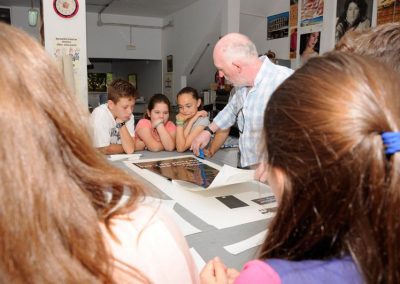 Visita del CEIP El Hacho a Imprenta Castillo