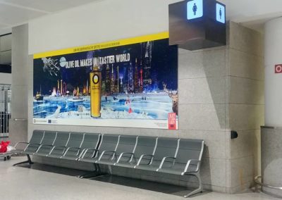 Impresión de vinilos y montaje para la campaña publicitaria de aceite de oliva en el Aeropuerto de Málaga.