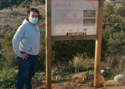 Diseño y producción de la señalización de los restos arqueológicos de Castillejos de Quintana de Pizarra