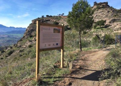 Diseño y producción de la señalización de los restos arqueológicos de Castillejos de Quintana de Pizarra