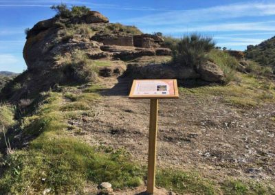 Diseño y producción de la señalización de los restos arqueológicos de Castillejos de Quintana de Pizarra