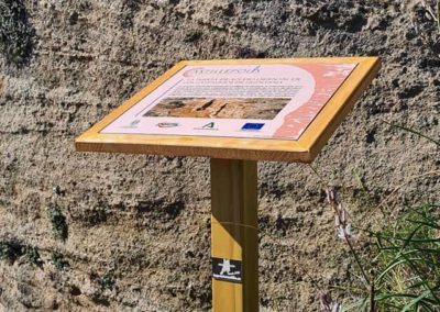 Diseño y producción de la señalización de los restos arqueológicos de Castillejos de Quintana de Pizarra