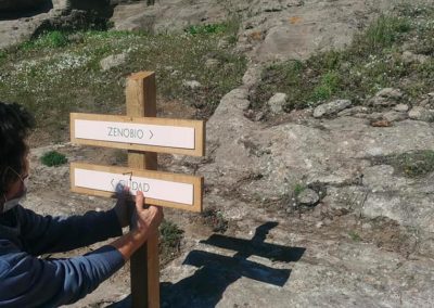 Diseño y producción de la señalización de los restos arqueológicos de Castillejos de Quintana de Pizarra