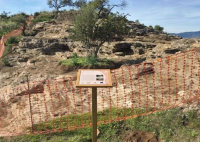 Diseño y producción de la señalización de los restos arqueológicos de Castillejos de Quintana de Pizarra