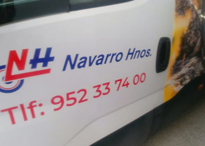 Rotulación de furgoneta de Navarro Hermanos