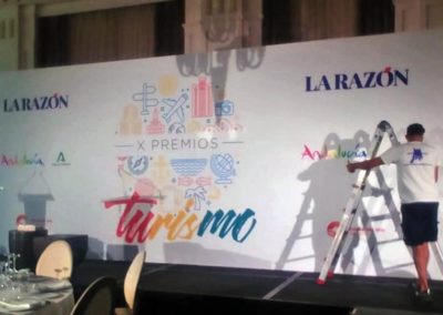 Fondo de escenario de los X Premios al Turismo del Diario La Razón