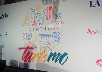 Fondo de escenario de los X Premios al Turismo del Diario La Razón
