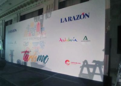 Fondo de escenario de los X Premios al Turismo del Diario La Razón