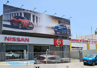 Vinilado fachada de concesionario Nissan en Vélez-Málaga