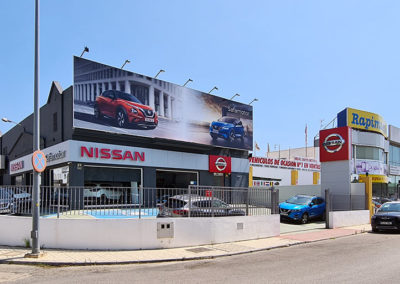 Vinilado fachada de concesionario Nissan en Vélez-Málaga