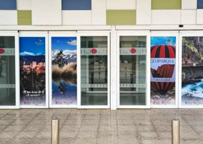 Aeropuerto de Melilla. Puertas exteriores.