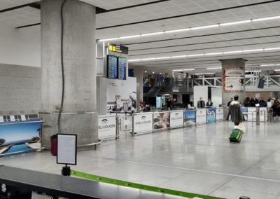 Salida de pasajeros del Aeropuerto de Málaga con gráficas de Engel & Volkers