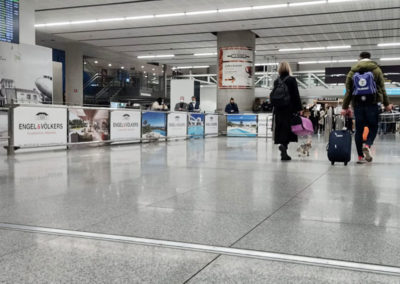 Salida de pasajeros del Aeropuerto de Málaga con gráficas de Engel & Volkers