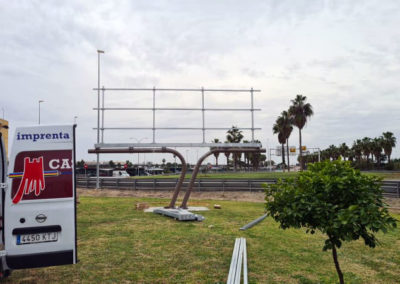 Instalación de vallas y gráficas para JFT Comunicación en el Aeropuerto de Sevilla