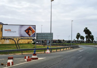 Instalación de vallas y gráficas para JFT Comunicación en el Aeropuerto de Sevilla