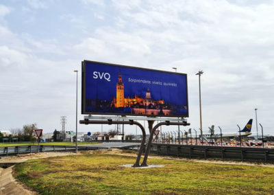 Instalación de vallas y gráficas para JFT Comunicación en el Aeropuerto de Sevilla