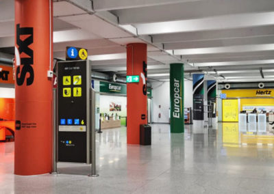 Vinilado columnas del Aeropuerto de Sevilla para JFT Comunicación
