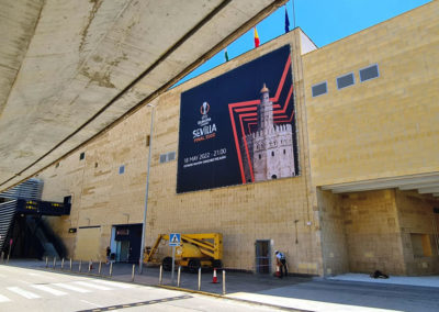 Aeropuerto de Sevilla engalanado para la final de la UEFA League