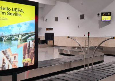 Aeropuerto de Sevilla engalanado para la final de la UEFA League