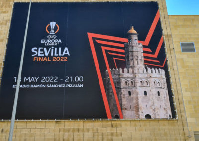 Aeropuerto de Sevilla engalanado para la final de la UEFA League