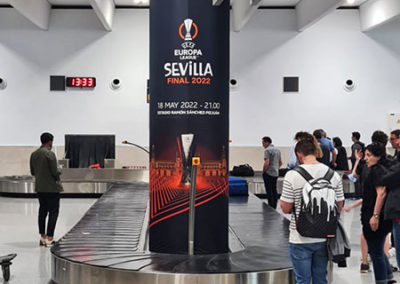 Aeropuerto de Sevilla engalanado para la final de la UEFA League