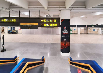 Aeropuerto de Sevilla engalanado para la final de la UEFA League