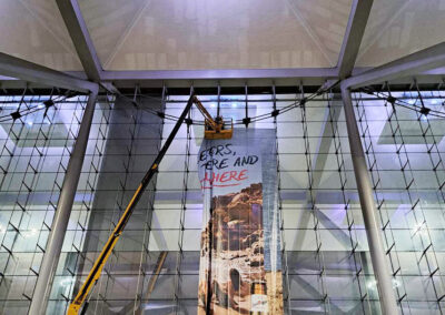 Publicidad espectacular de San Miguel en el Aeropuerto de Málaga