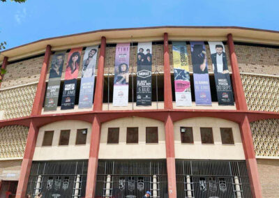 Banderolas en la Plaza de Toros de Córdoba