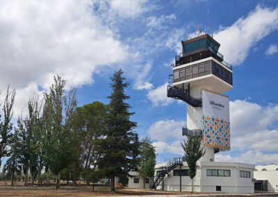 Publicidad espectacular en la Torre de Control del Aeropuerto de Granada